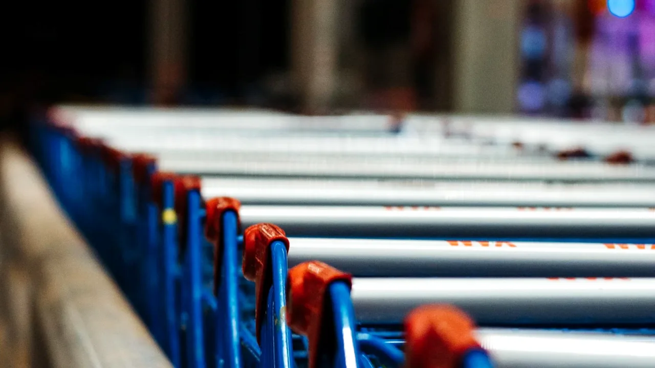 Market otoparkı ve araçlar